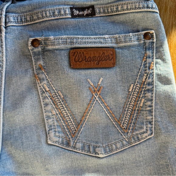 Wrangler Retro Mae Mid Rise - Picture 3 of 3